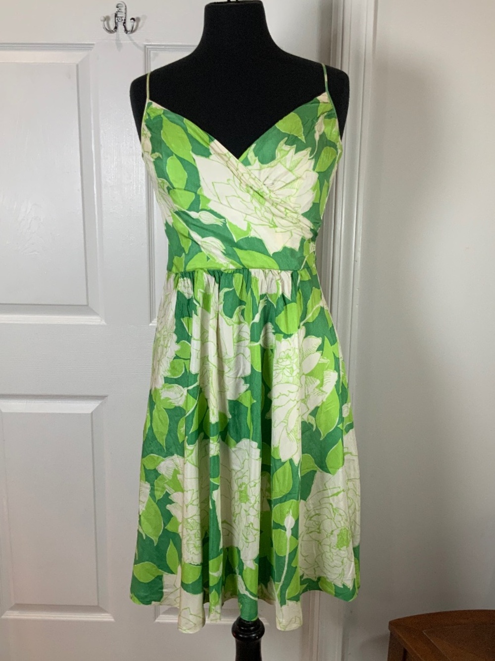 Trina Turk 100% Silk Green Floral Wrap Fit & Flare Dress Size 4 Resort